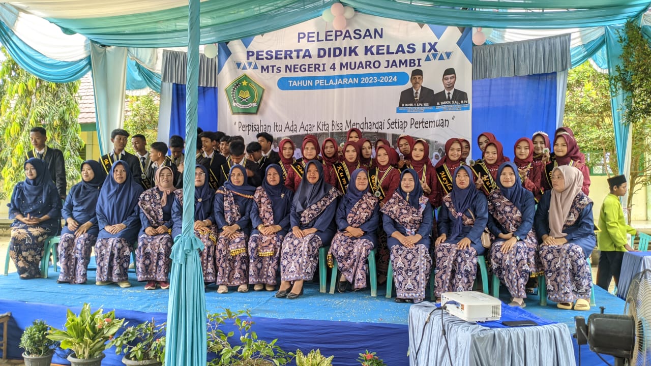 Pelepasan Peserta Didik Kelas IX MTsN 4 Muaro Jambi 