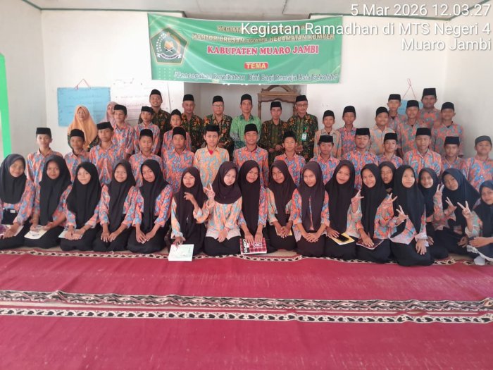 KUA Kumpeh Gelar Kursus Pra Nikah untuk Cegah Pernikahan Dini di MTsN 4 Muaro Jambi