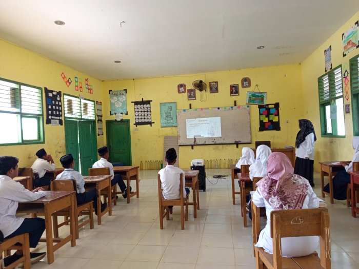 Supervisi Akademik Guru Bahasa Inggris di Kelas VII MTsN 4 Muaro Jambi